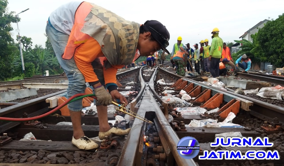Jalur ganda mulai beroperasi, 6 Kereta alami Kelambatan 
