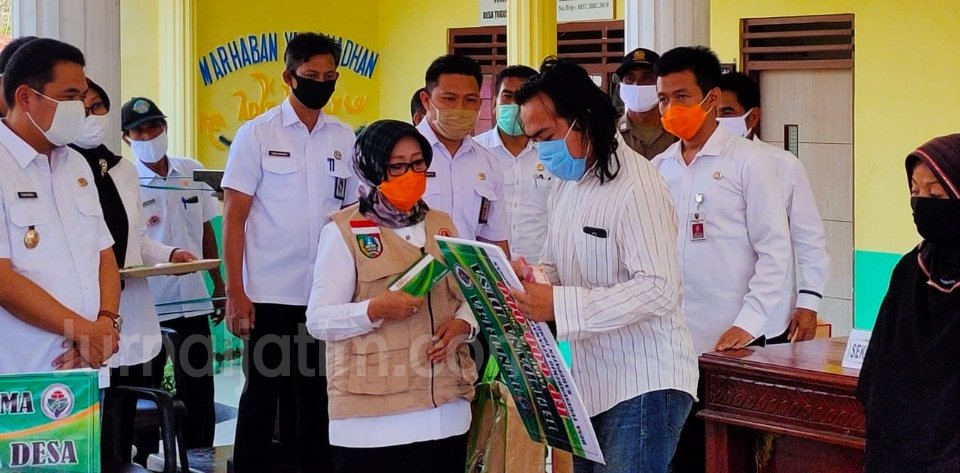 Bupati Jombang Dan Gubernur Jatim Teleconference Penyaluran BLT-DD Terdampak COVID-19