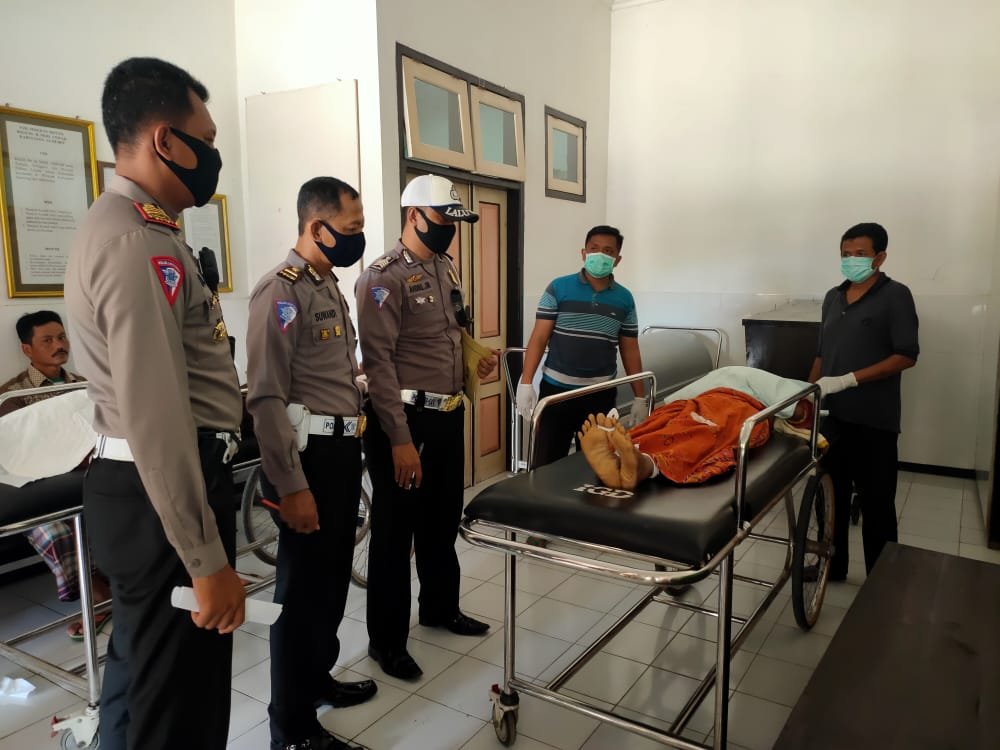 Truk Bak Terbuka Tergulig di Sumenep, Dua Tewas, 13 Luka-luka