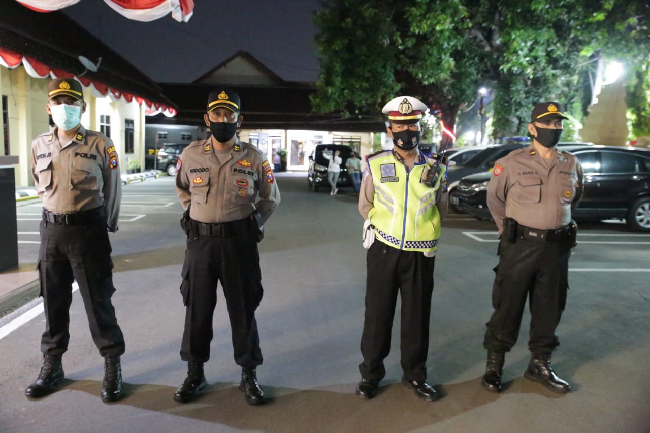Polres Jombang Patroli Malam Jaga Kamtibmas Sekaligus Imbau Protokol COVID-19