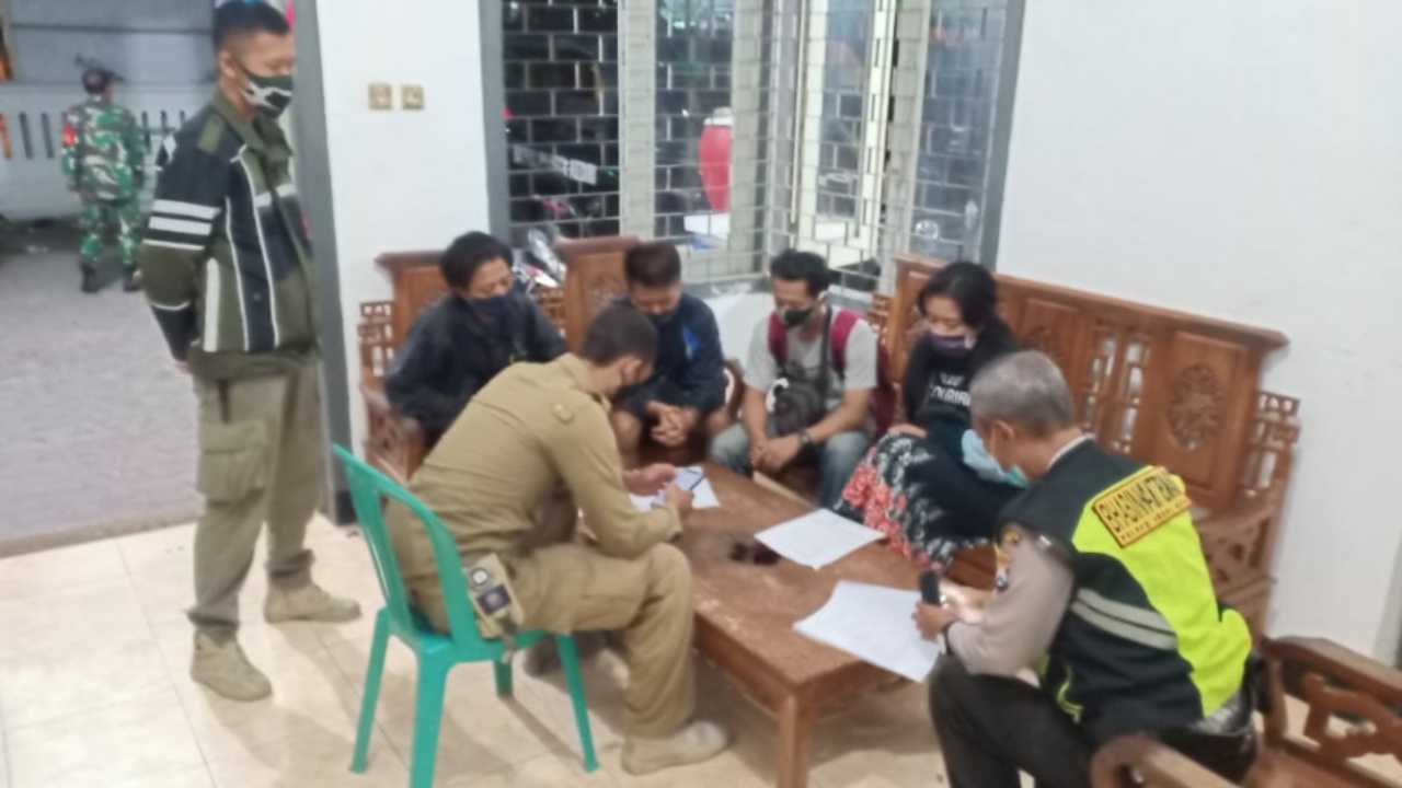 Belajar Larut Malam, 5 Remaja Dihukum Kampanye Kediri Bermasker