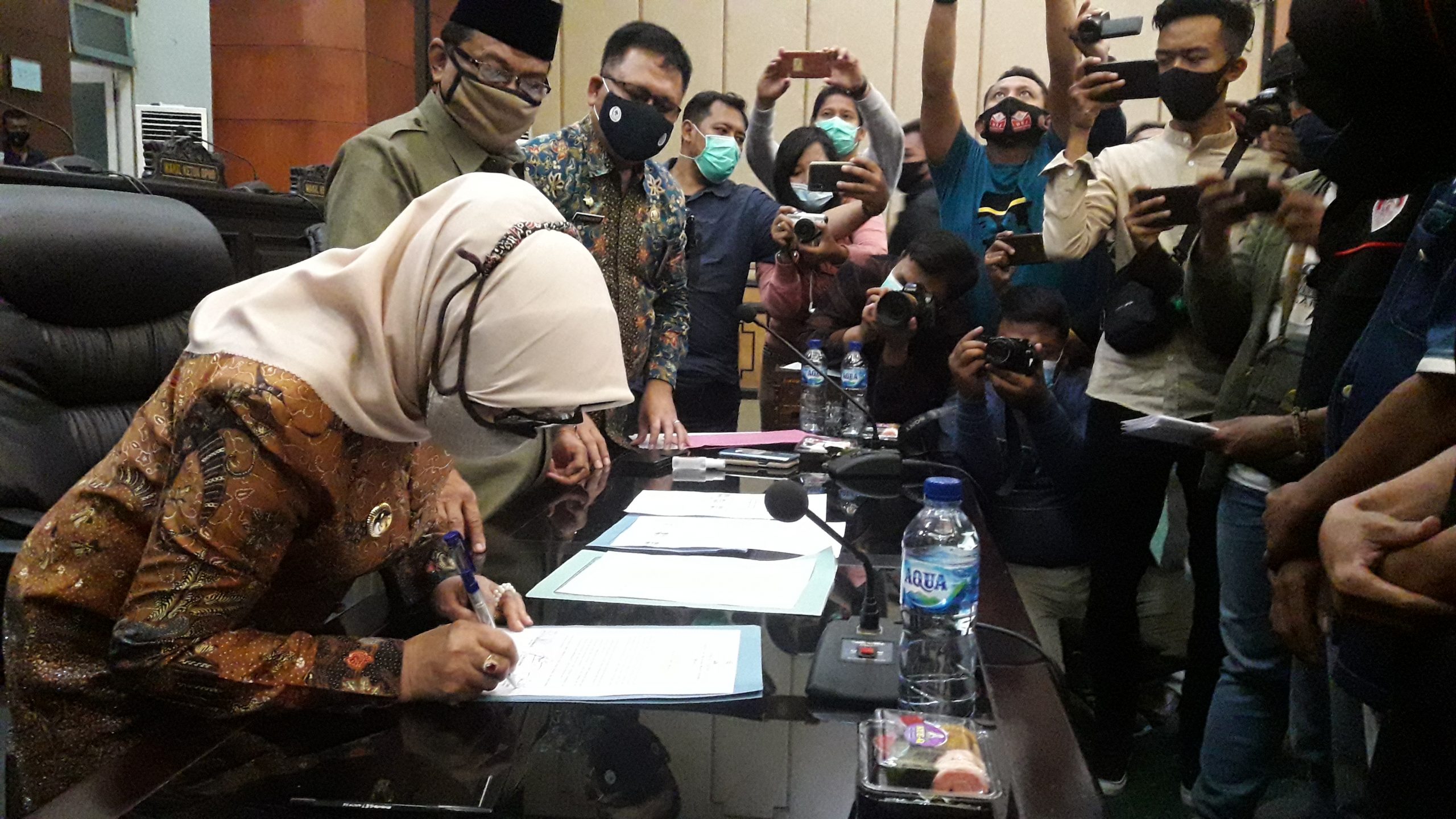 Didemo Buruh, DPRD Dan Bupati Jombang Tandatangani Penolakan UU Cipta Kerja