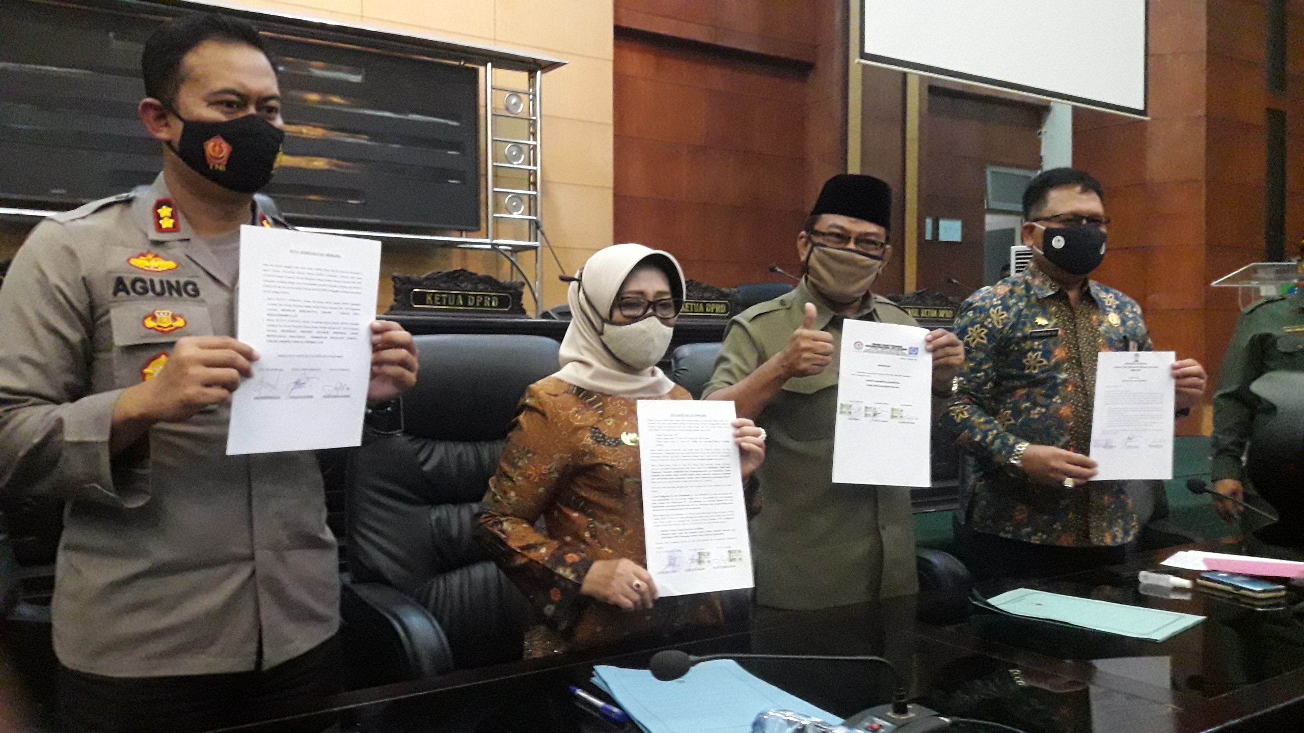 Didemo Buruh, DPRD Dan Bupati Jombang Tandatangani Penolakan UU Cipta Kerja