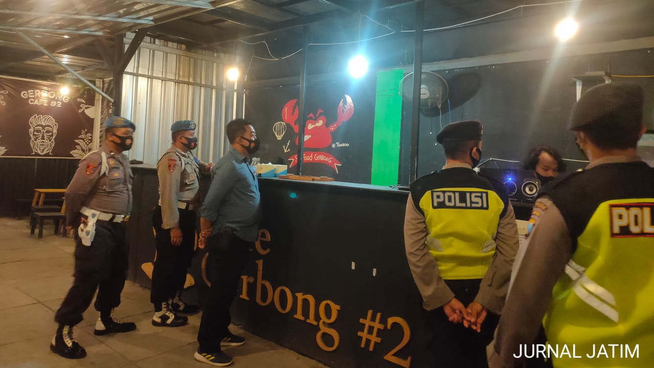Kasat Resnarkoba Polres Jombang Pimpin Patroli Imbauan Penerapan 3M