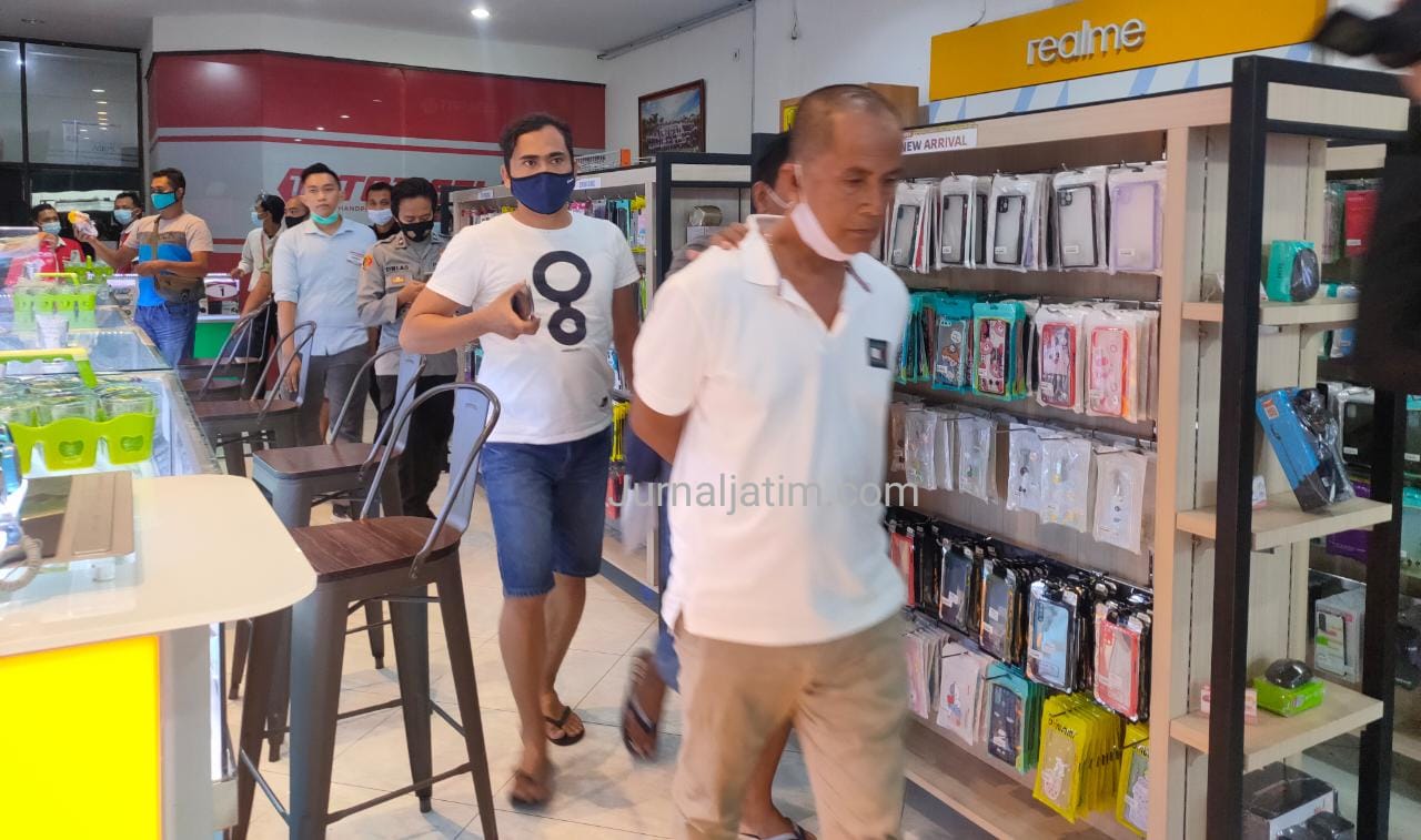 Polisi Amankan Terduga Pencuri Dua HP di Konter Topsell Jombang